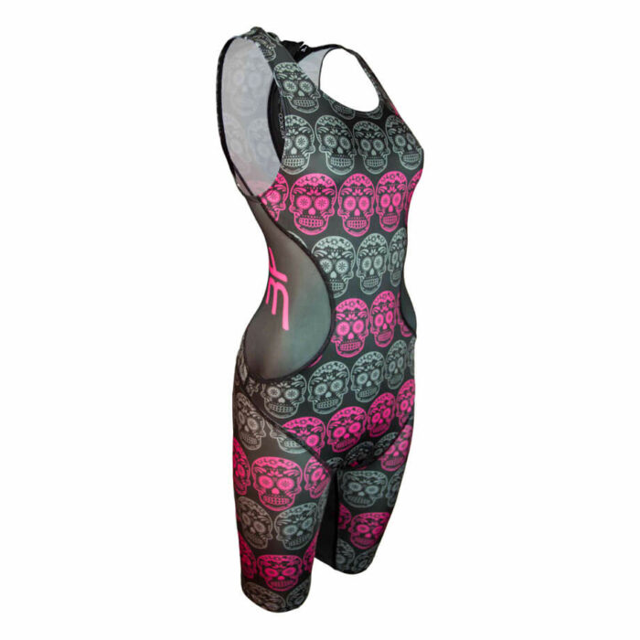 CALAVERITAS ROSAS_TRISUIT_MUJER_LATERAL_TRIFERRARI CALAVERITAS ROSAS_TRISUIT_MUJER_LATERAL_TRIFERRARI