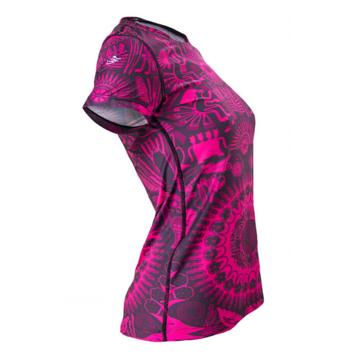 HUICHOL ROSSO_COSTADO_Playera Mujer_Duo Dryfit_3F_TRIFERRARI_1 HUICHOL ROSSO_COSTADO_Playera Mujer_Duo Dryfit_3F_TRIFERRARI_1