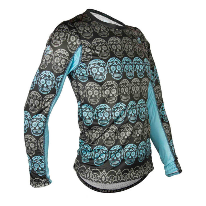 CALAVERITAS_PLAYERA ML_HOMBRE_LATERAL_TRIFERRARI CALAVERITAS_PLAYERA ML_HOMBRE_LATERAL_TRIFERRARI