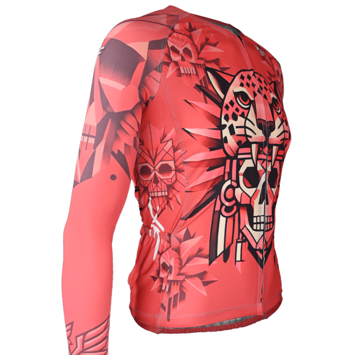 Jersey Ciclismo Día de muertos 2024 Vista lateral del jersey de ciclismo inspirado en el Día de Muertos, con detalles de calaveras y simbología mesoamericana. Este diseño ajustado en la versión 'Aero' asegura menor fricción al rodar, mientras que la versión 'Regular' brinda mayor comodidad. Confeccionado en materiales de calidad, es perfecto para ciclistas que buscan un jersey funcional y culturalmente significativo.