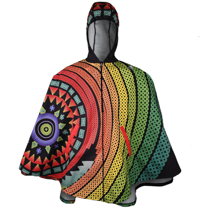 Poncho tipo toalla o térmico, ideal para después de nadar, entrenar o para la playa. Diseño Xetame inspirado en los huicholes. Producto deportivo, cómodo, personalizable y hecho sustentablemente en México.
